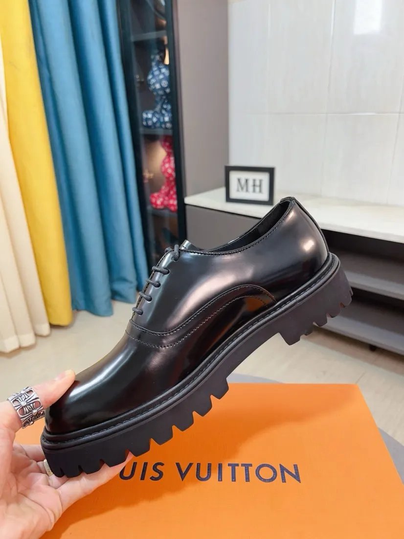 Men's shoes💰 660🌹🌹High version [LV] Louis Vuitton's popular casual leather shoes🎖Fashionable and elegant🎖🎖Material: Original imported open-edge beaded cowhide, washed cowhide leather lining, original open-molded rubber outsole, high-end and classy, ​​elegant quality, instantly transforming into a handsome man when you step on the foot❤❤Standard\nNumber of sizes: 39-44, 38, 45 customized